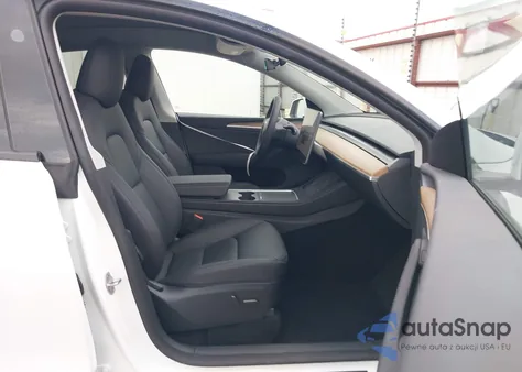 2024 Tesla Model Y Long Range Dual Motor All-Wheel Drive z USA, uszkodzony, nr VIN 7SAYGDEE7RA289824